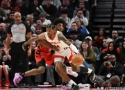 开云官网-勇士全队发挥出色，击败对手，巩固榜首位置