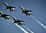 开云sport-破魔之战，当北京铁骑碾过奥兰多迷雾，布克于重压下淬出星光