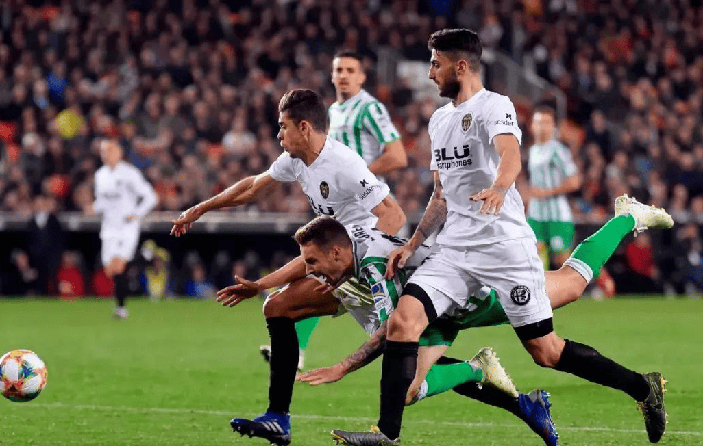 格拉纳达主场战胜巴伦西亚，赢得三分