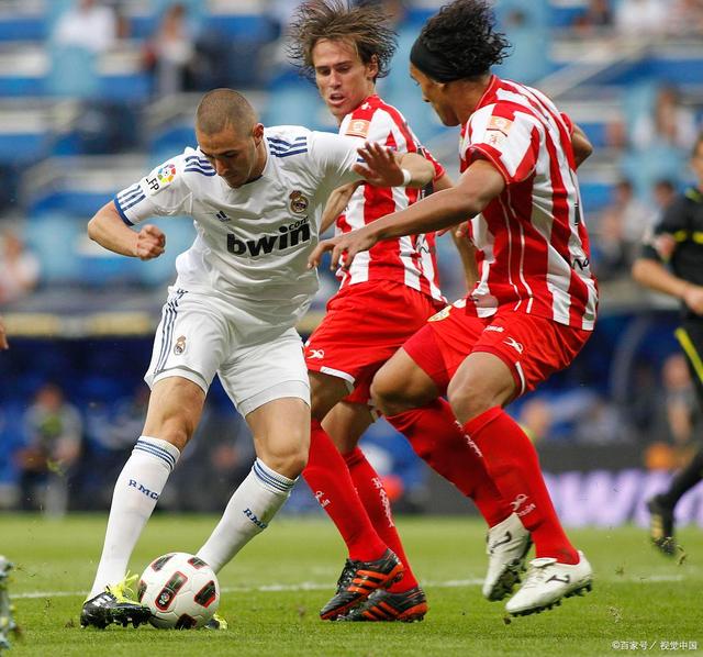 包含阿尔梅里亚客场战胜马拉加，迎来胜利的词条