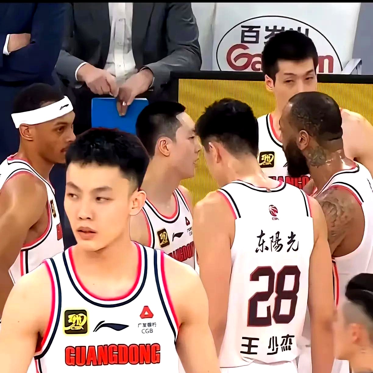 包含广东宏远大胜山东，实力雄厚展现无遗的词条