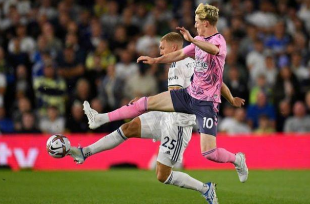 包含江苏舜天主场逼平武汉卓尔，遭遇积分榜上提升困难的词条