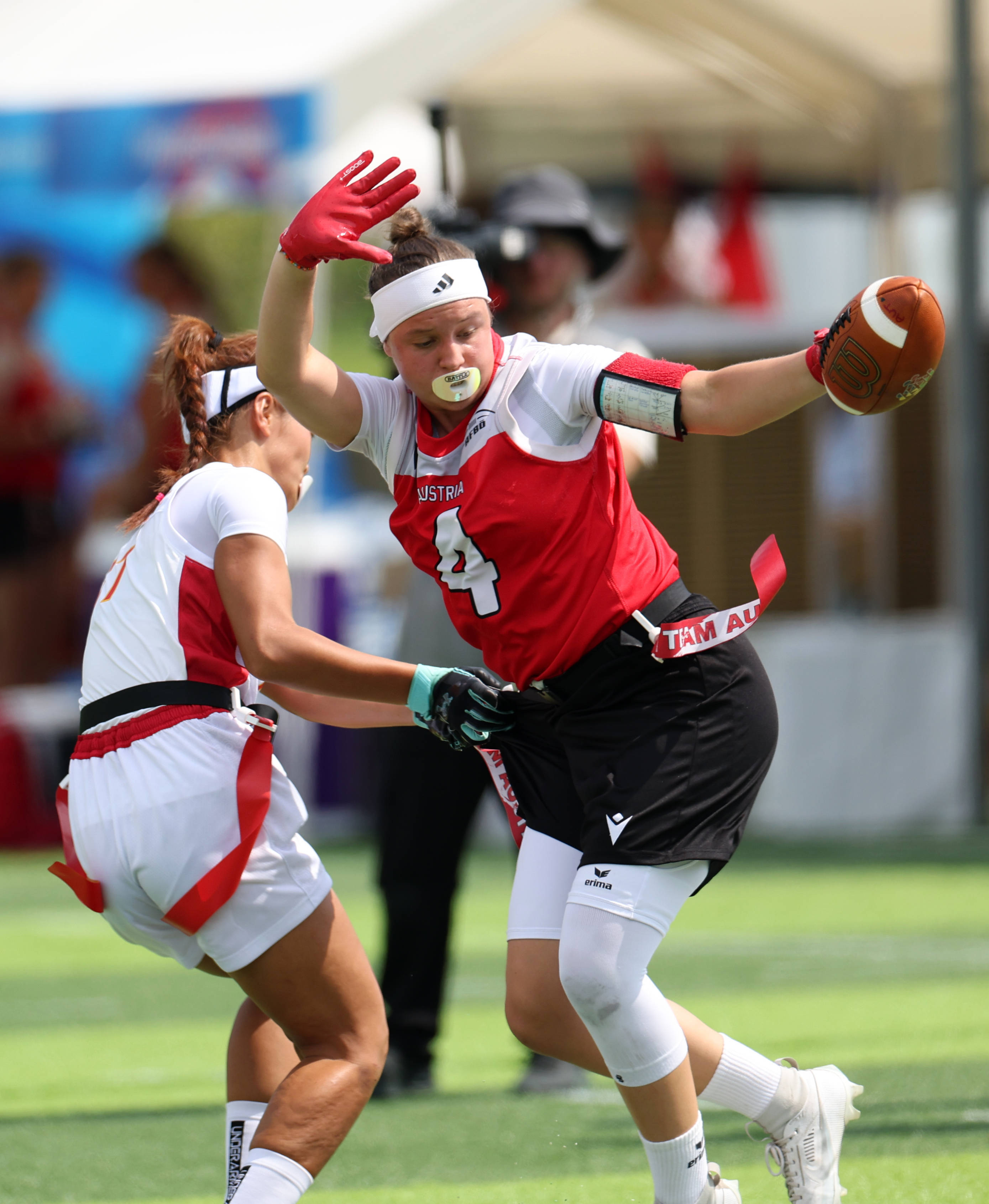 中国队逆转奥地利队，奥恰洛夫统治全场