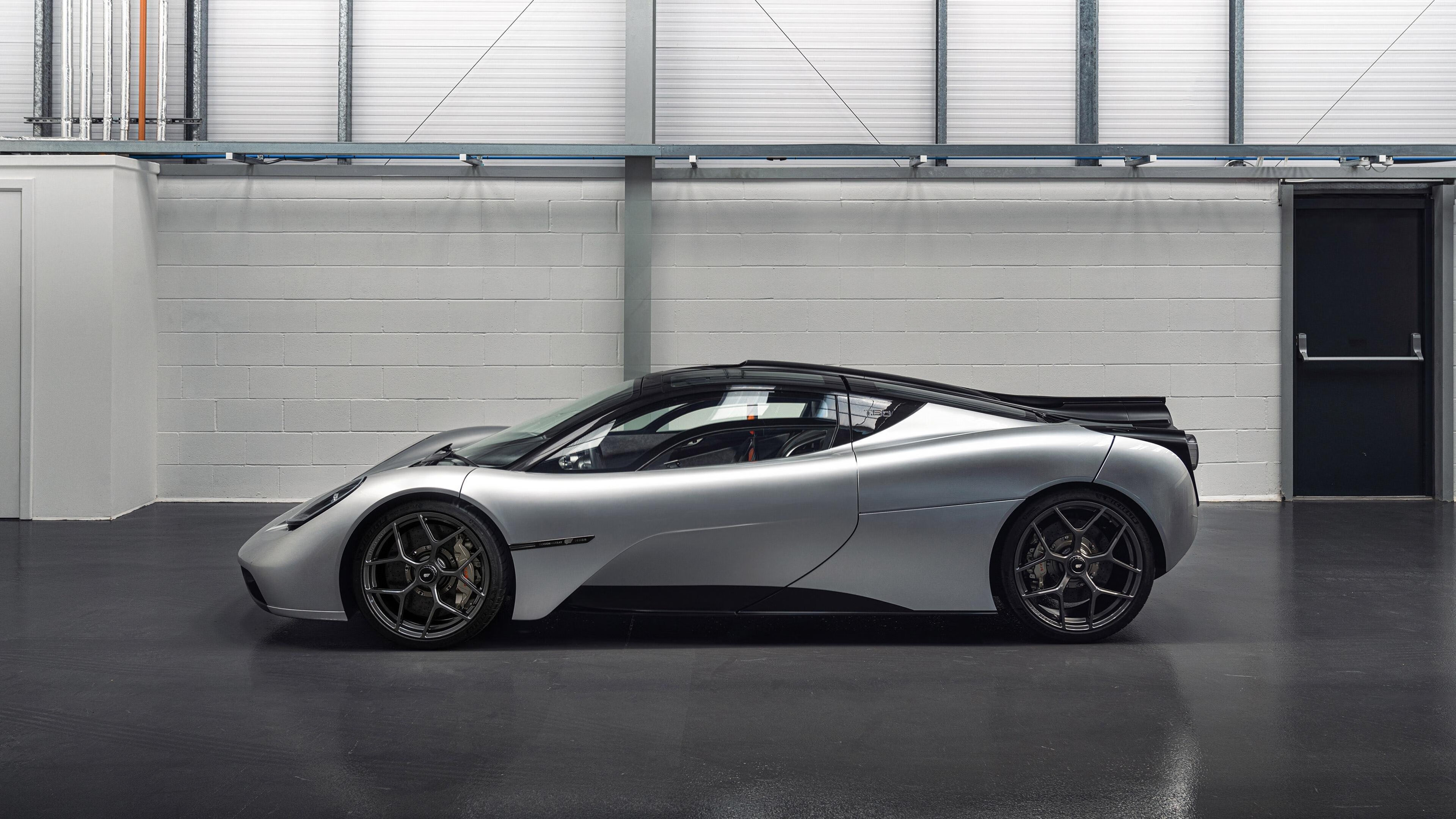 欧文狂飙40分诠释孤单英雄，黄蜂团队交响乐压制灰熊逆袭