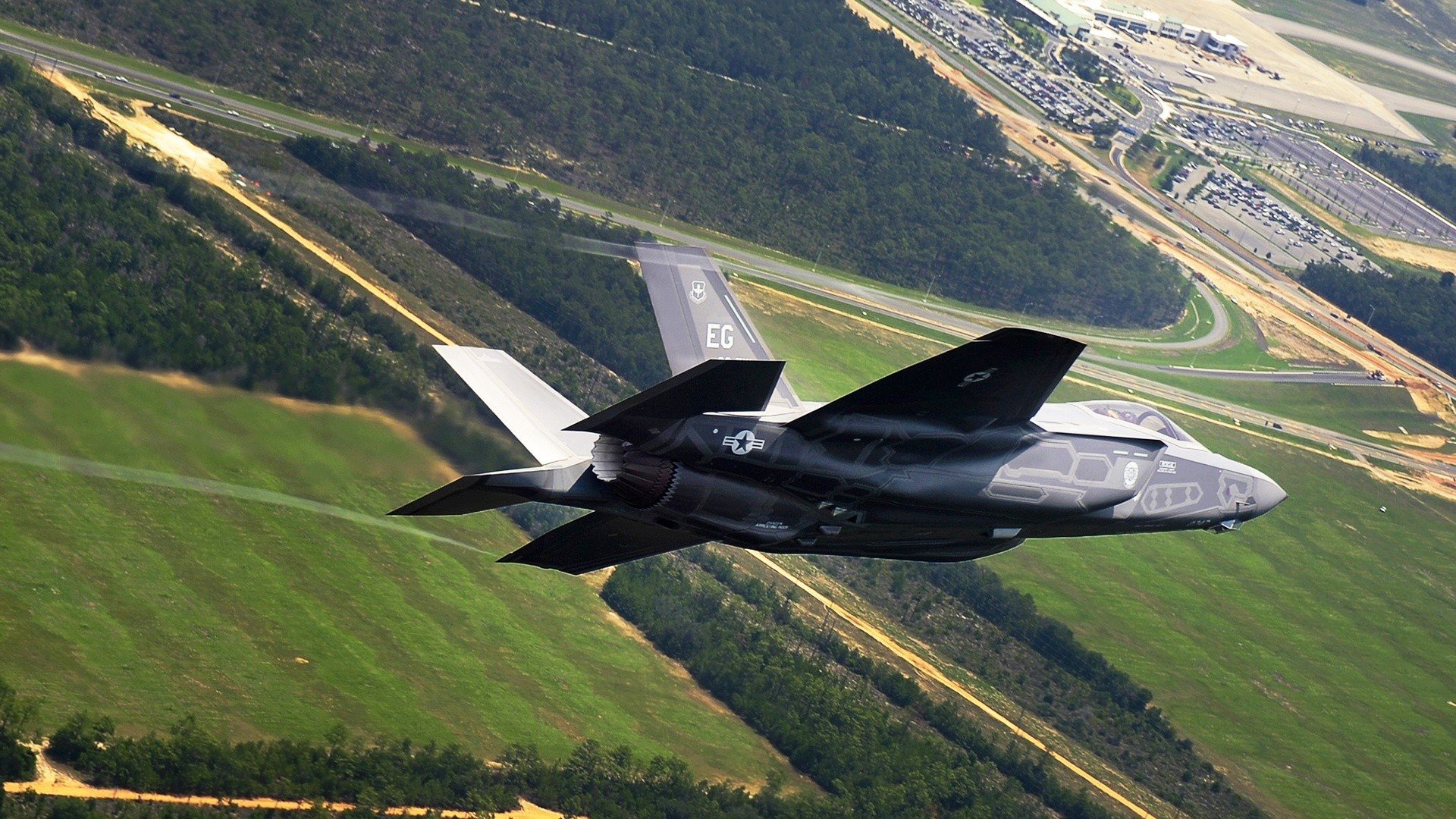 赛道嘶鸣,绿茵怒吼,人类为何总在突破速度的边界?